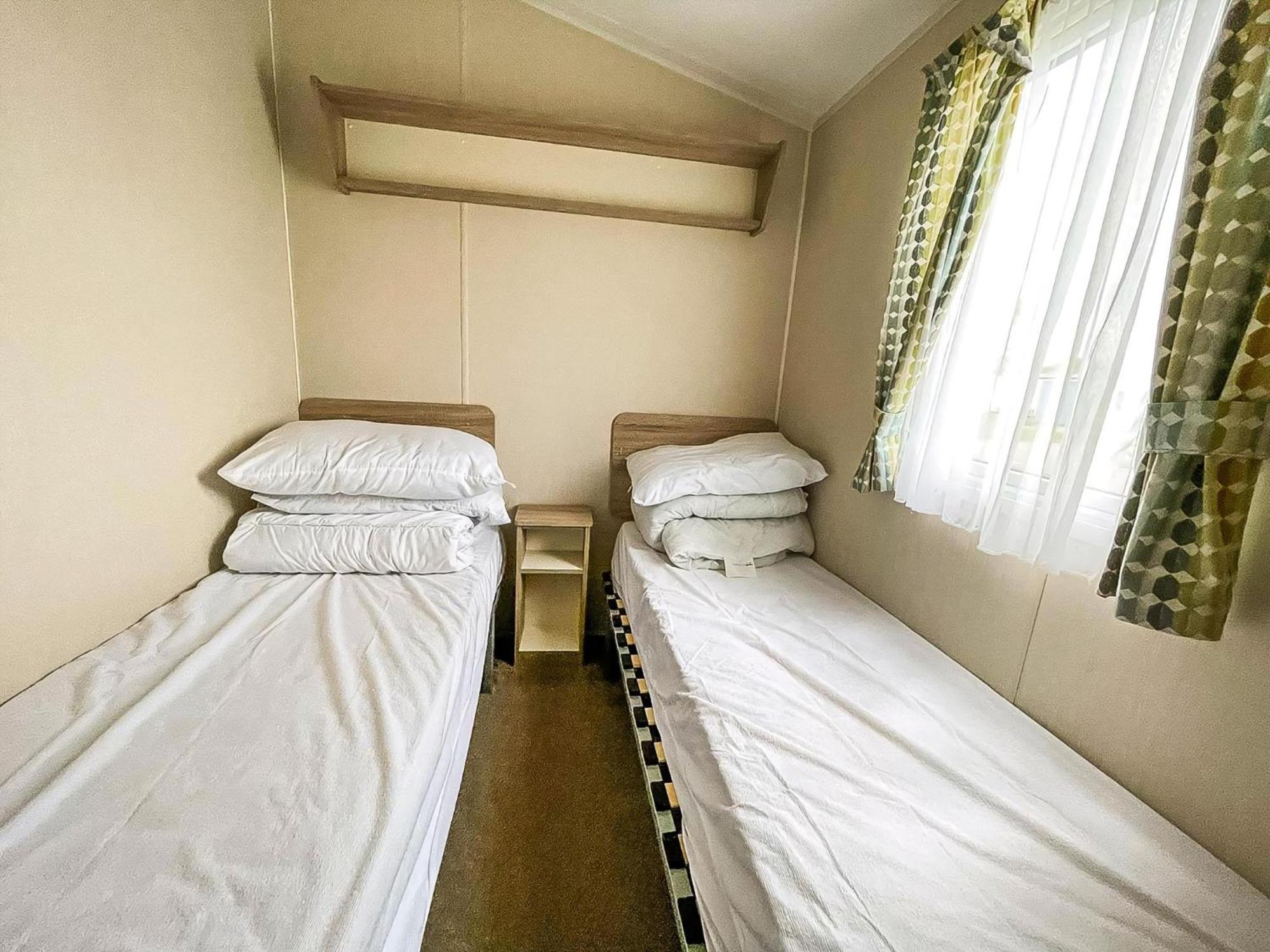 Great 6 Berth Caravan Nearby The Beach In Walton-On-The-Naze Ref 17181X Exterior foto