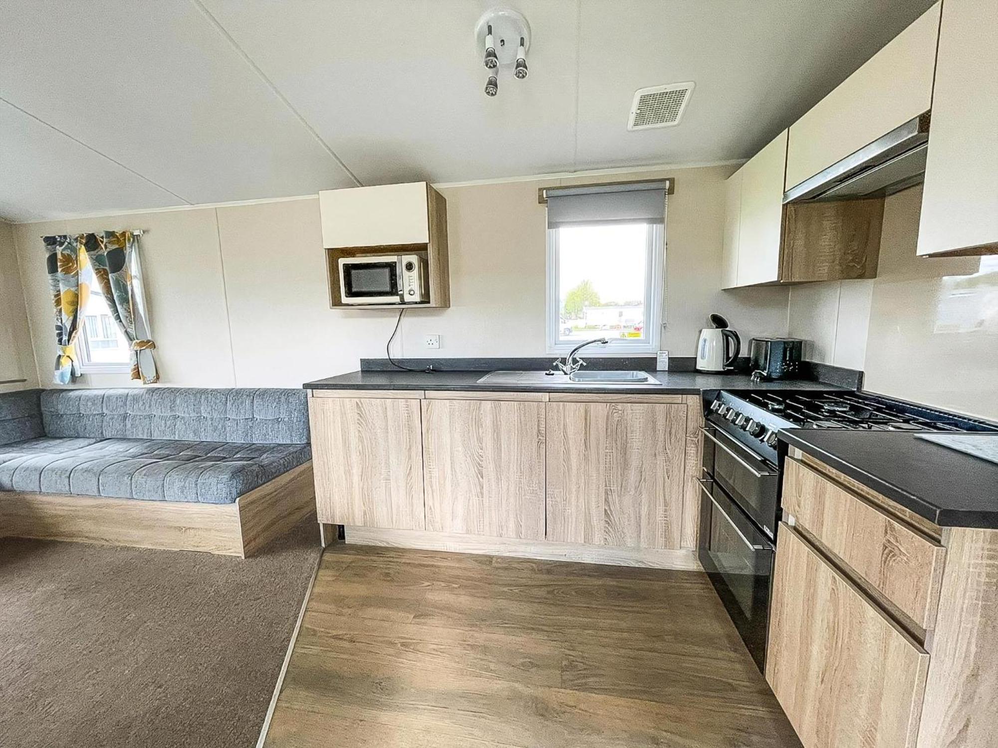 Great 6 Berth Caravan Nearby The Beach In Walton-On-The-Naze Ref 17181X Exterior foto