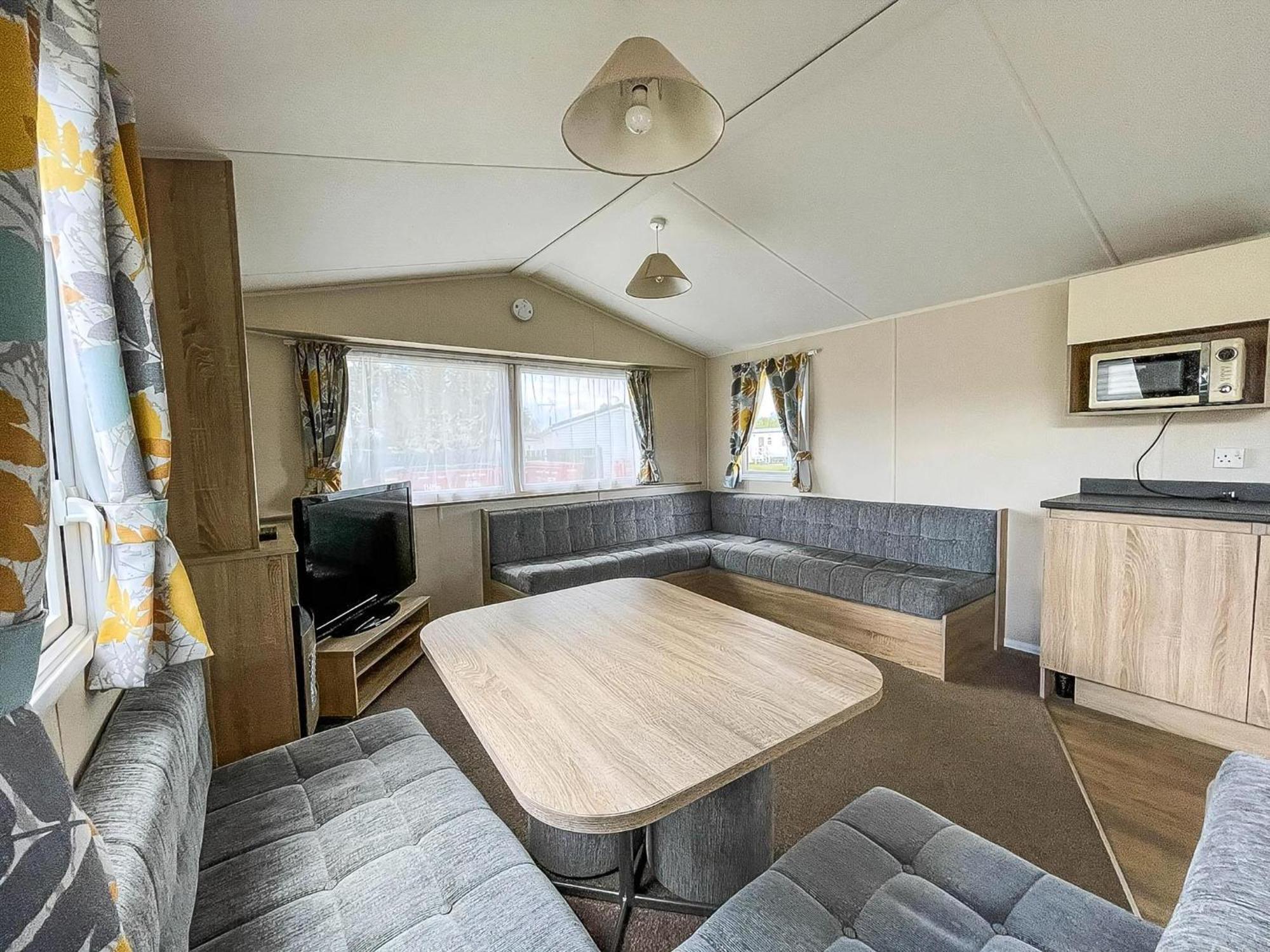 Great 6 Berth Caravan Nearby The Beach In Walton-On-The-Naze Ref 17181X Exterior foto